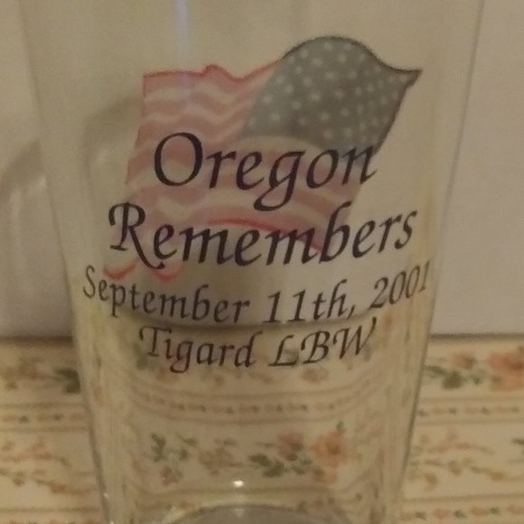 Oregon remembers 9/11 glass tumbler - Picture 3 of 6